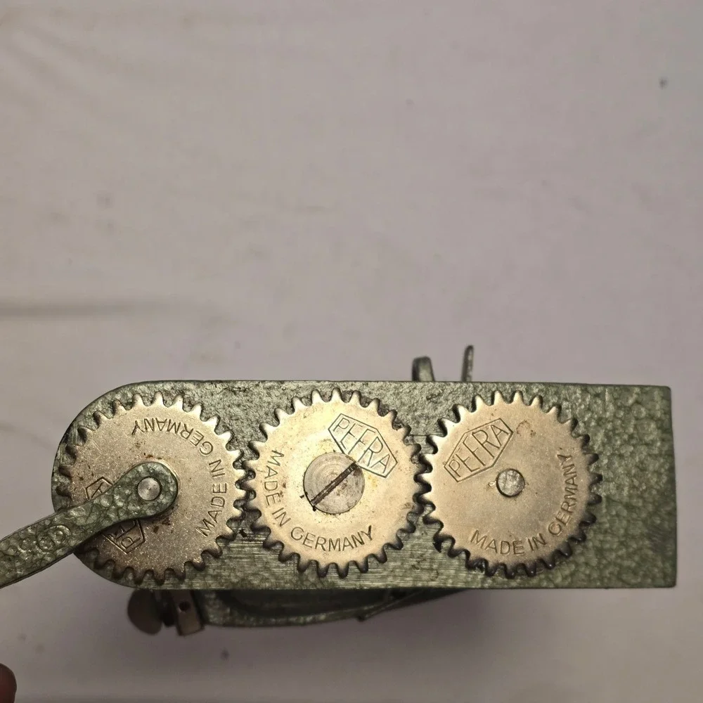 Vintage PEFRA Apple Peeler Corer Made in Germany‎ Green Cast Metal Hand Crank